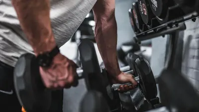 Caséine vs Whey : Le Guide Complet 2025